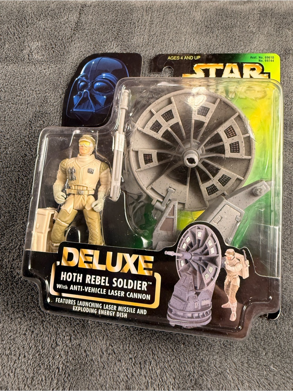 Star Wars Hoth Rebel Soldier Action Figure with Gray Energy Dish & Tan Soldier